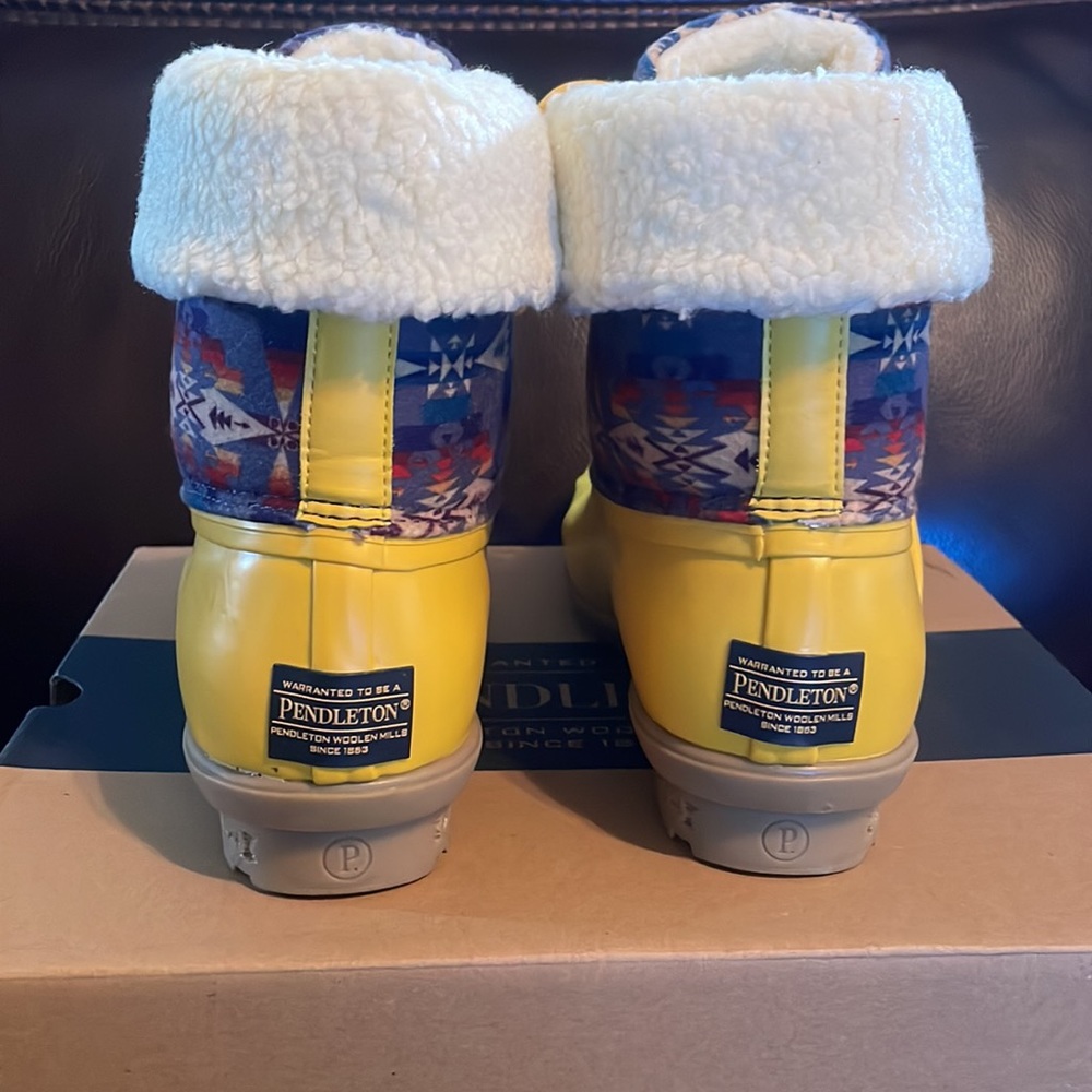 Pendleton Yellow Tucson Duck Mid Boot - Picture 3 of 8